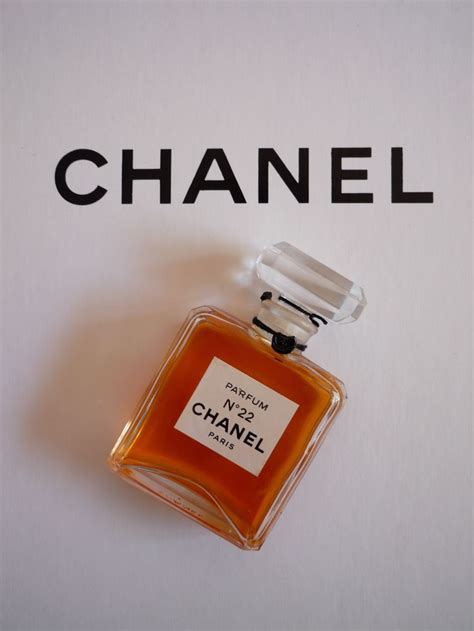 chanel 5oz bottles fakes basenotes site www.basenotes.net|chanel perfume serial number lookup.